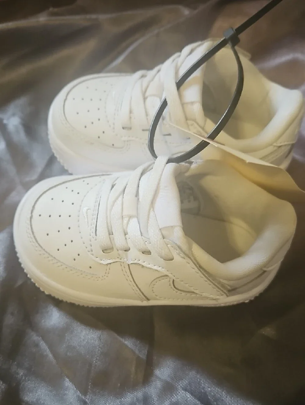 4c Nike Kids White Low-Top Sneakers